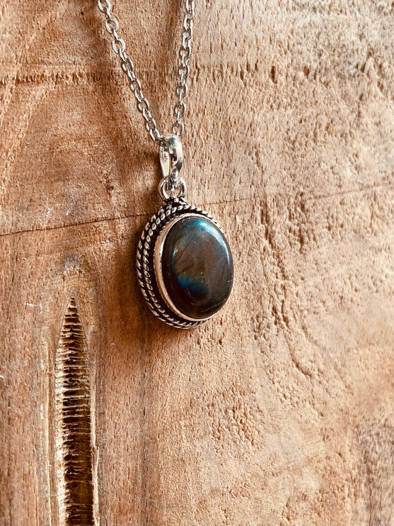 Labradorite Necklace Silver Chain / Simple / Classic / Hypoallergenic / Boho / Crystal Jewelery / Ethnic / Hypoallergenic / Illuminati