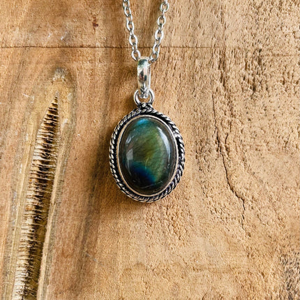 Labradorite Necklace Silver Chain / Simple / Classic / Hypoallergenic / Boho / Crystal Jewelery / Ethnic / Hypoallergenic / Illuminati