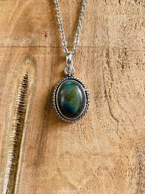 Labradorite Necklace Silver Chain / Simple / Classic / Hypoallergenic / Boho / Crystal Jewelery / Ethnic / Hypoallergenic / Illuminati