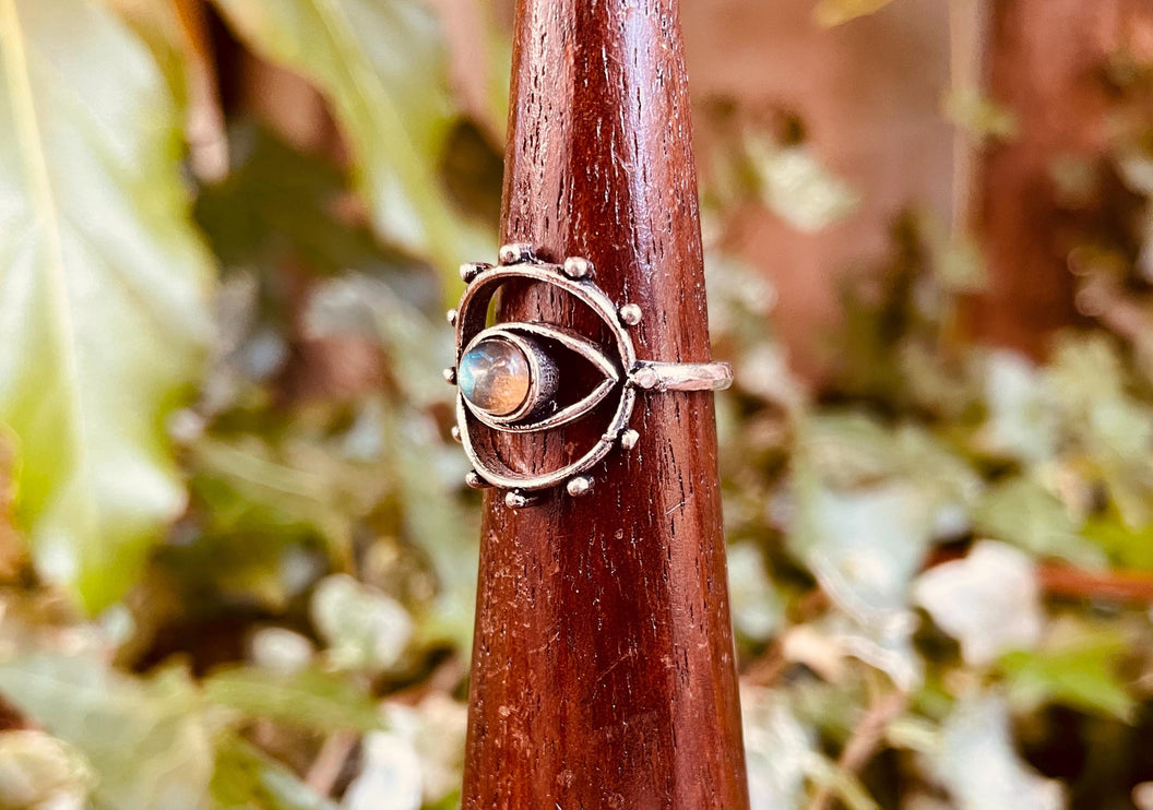 Silver Eye Labradorite Ring / Unique Gemstone Ring / Unisex Ring / Illuminati / Third Eye / Boho / Ethnic / Rustic / Gypsy / Gift for Her