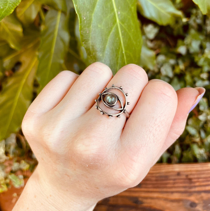 Silver Eye Labradorite Ring / Unique Gemstone Ring / Unisex Ring / Illuminati / Third Eye / Boho / Ethnic / Rustic / Gypsy / Gift for Her