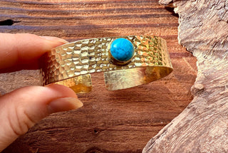 Hammered Brass Bracelet with Turquoise / Adjustable / Bohemian Jewellery / Ethnic Style / Rustic / Boho / Gift for Her / Artisanal /