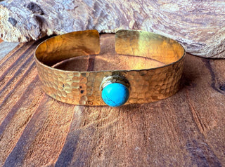 Hammered Brass Bracelet with Turquoise / Adjustable / Bohemian Jewellery / Ethnic Style / Rustic / Boho / Gift for Her / Artisanal /