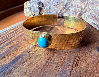 Hammered Brass Bracelet with Turquoise / Adjustable / Bohemian Jewellery / Ethnic Style / Rustic / Boho / Gift for Her / Artisanal /