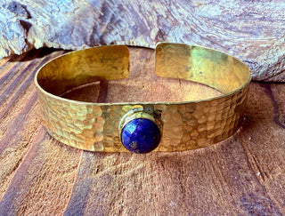 Hammered Brass Bracelet with Lapis Lazuli / Adjustable / Bohemian Jewellery / Ethnic Style / Rustic / Boho / Gift for Her / Artisanal /