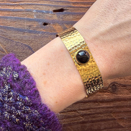 Hammered Brass Bracelet with Black Onyx / Adjustable / Bohemian Jewellery / Ethnic Style / Rustic / Boho / Gift for Her / Artisanal /