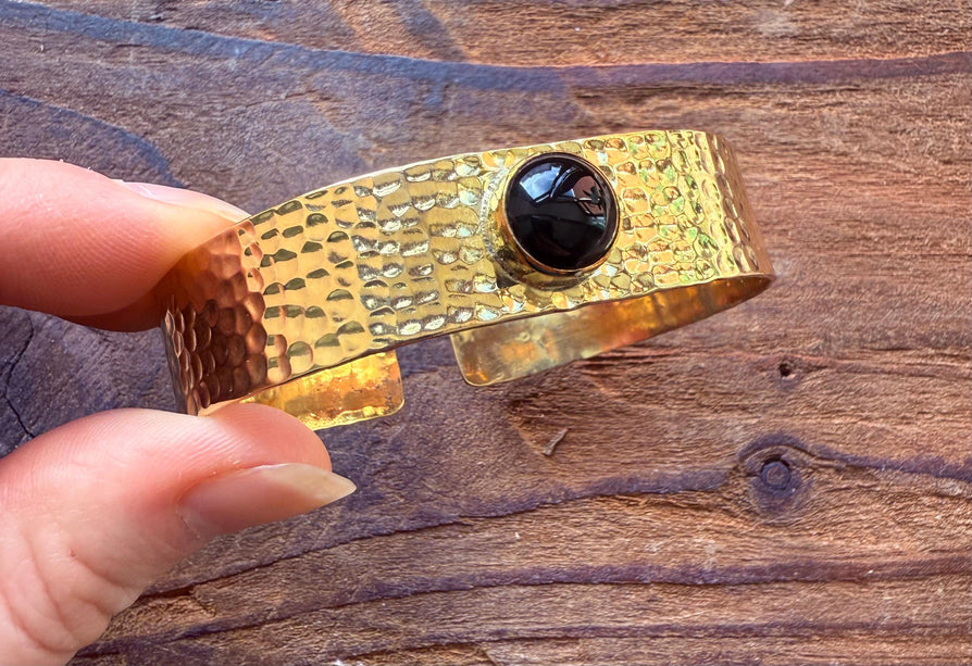 Hammered Brass Bracelet with Black Onyx / Adjustable / Bohemian Jewellery / Ethnic Style / Rustic / Boho / Gift for Her / Artisanal /