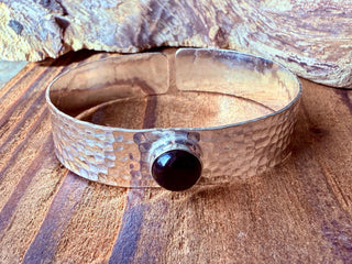 Hammered Silver Bracelet with Black Onyx / Adjustable / Bohemian Jewellery / Ethnic Style / Rustic / Boho / Gift for Her / Artisanal /