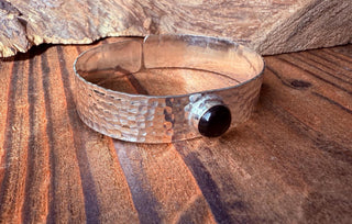 Hammered Silver Bracelet with Black Onyx / Adjustable / Bohemian Jewellery / Ethnic Style / Rustic / Boho / Gift for Her / Artisanal /