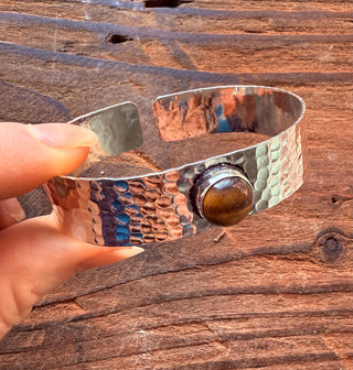 Hammered Brass Bracelet with Tiger's Eye / Adjustable / Bohemian Jewellery / Ethnic Style / Rustic / Boho / Gift for Her / Artisanal /