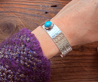 Hammered Silver Bracelet with Turquoise / Adjustable / Bohemian Jewellery / Ethnic Style / Rustic / Boho / Gift for Her / Artisanal /