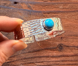 Hammered Silver Bracelet with Turquoise / Adjustable / Bohemian Jewellery / Ethnic Style / Rustic / Boho / Gift for Her / Artisanal /
