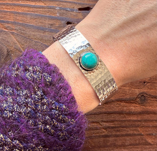 Hammered Silver Bracelet with Turquoise / Adjustable / Bohemian Jewellery / Ethnic Style / Rustic / Boho / Gift for Her / Artisanal /