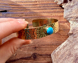 Hammered Brass Bracelet with Turquoise / Adjustable / Bohemian Jewellery / Ethnic Style / Rustic / Boho / Gift for Her / Artisanal /