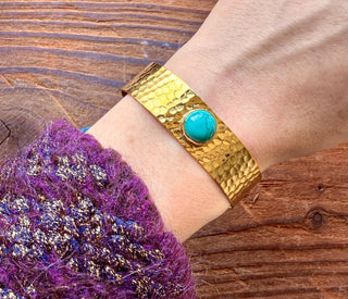 Hammered Brass Bracelet with Turquoise / Adjustable / Bohemian Jewellery / Ethnic Style / Rustic / Boho / Gift for Her / Artisanal /