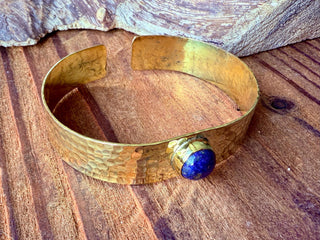 Hammered Brass Bracelet with Lapis Lazuli / Adjustable / Bohemian Jewellery / Ethnic Style / Rustic / Boho / Gift for Her / Artisanal /