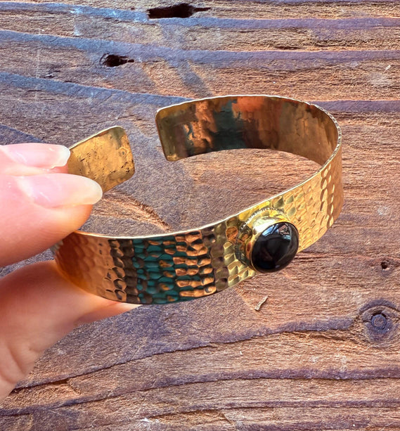 Hammered Brass Bracelet with Black Onyx / Adjustable / Bohemian Jewellery / Ethnic Style / Rustic / Boho / Gift for Her / Artisanal /