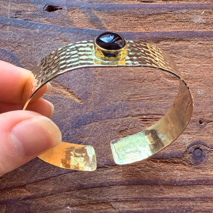 Hammered Brass Bracelet with Black Onyx / Adjustable / Bohemian Jewellery / Ethnic Style / Rustic / Boho / Gift for Her / Artisanal /