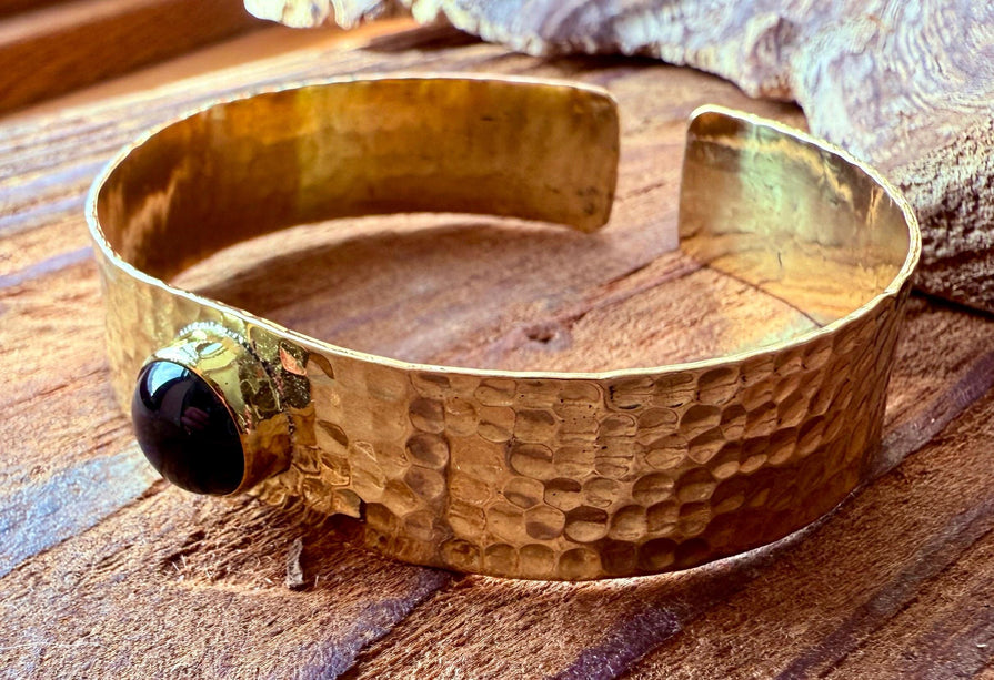 Hammered Brass Bracelet with Black Onyx / Adjustable / Bohemian Jewellery / Ethnic Style / Rustic / Boho / Gift for Her / Artisanal /