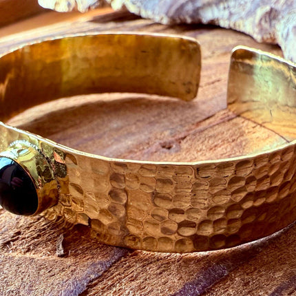 Hammered Brass Bracelet with Black Onyx / Adjustable / Bohemian Jewellery / Ethnic Style / Rustic / Boho / Gift for Her / Artisanal /