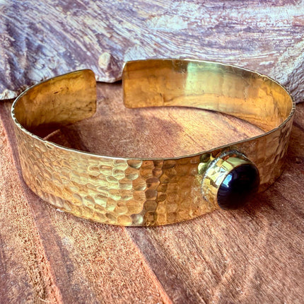 Hammered Brass Bracelet with Black Onyx / Adjustable / Bohemian Jewellery / Ethnic Style / Rustic / Boho / Gift for Her / Artisanal /