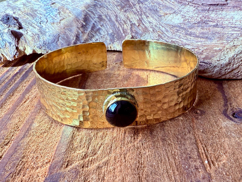 Hammered Brass Bracelet with Black Onyx / Adjustable / Bohemian Jewellery / Ethnic Style / Rustic / Boho / Gift for Her / Artisanal /