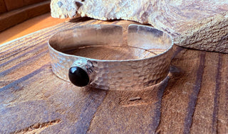 Hammered Silver Bracelet with Black Onyx / Adjustable / Bohemian Jewellery / Ethnic Style / Rustic / Boho / Gift for Her / Artisanal /