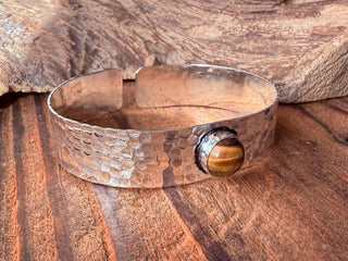 Hammered Brass Bracelet with Tiger's Eye / Adjustable / Bohemian Jewellery / Ethnic Style / Rustic / Boho / Gift for Her / Artisanal /