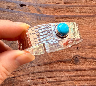 Hammered Silver Bracelet with Turquoise / Adjustable / Bohemian Jewellery / Ethnic Style / Rustic / Boho / Gift for Her / Artisanal /