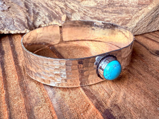 Hammered Silver Bracelet with Turquoise / Adjustable / Bohemian Jewellery / Ethnic Style / Rustic / Boho / Gift for Her / Artisanal /