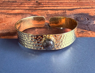 Hammered Brass Bracelet Labradorite / Adjustable / Bohemian Jewellery / Ethnic Style / Rustic / Boho / Gift for Her / Artisanal /