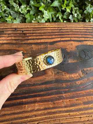 Hammered Brass Bracelet Labradorite / Adjustable / Bohemian Jewellery / Ethnic Style / Rustic / Boho / Gift for Her / Artisanal /