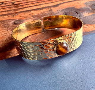 Hammered Brass Bracelet Tiger's Eye / Adjustable / Bohemian Jewellery / Ethnic Style / Rustic / Boho / Gift for Her / Artisanal /