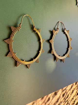 Triangle Brass Hoop Earrings / Spikes / Geometric / Boho Look / Bohemian Style / Rustic / Ethnic / Tribal / Festival /