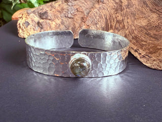 Hammered Silver Bracelet Labradorite / Adjustable / Bohemian Jewellery / Ethnic Style / Rustic / Boho / Gift for Her / Artisanal /