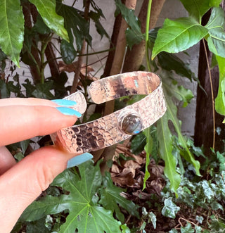 Hammered Silver Bracelet Labradorite / Adjustable / Bohemian Jewellery / Ethnic Style / Rustic / Boho / Gift for Her / Artisanal /