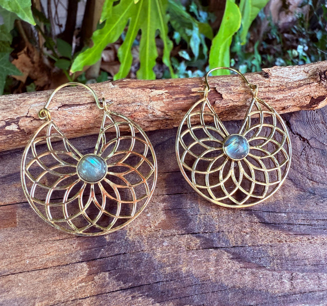 Labradorite & Brass Hoop Earrings / Ethnic Jewelery / Rustic / Yoga / Hippie / Gypsy Style / Festival Fashion / Gift for Her / Boho Look