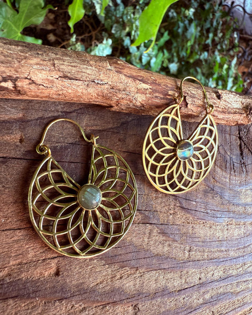 Labradorite & Brass Hoop Earrings / Ethnic Jewelery / Rustic / Yoga / Hippie / Gypsy Style / Festival Fashion / Gift for Her / Boho Look