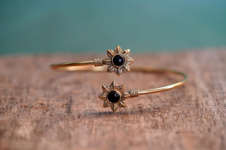Brass Flower Bracelet with Black Onyx Stones, Dainty Bangle for Women, Delicate Boho Bracelet