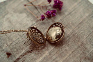 Golden Bola Necklace 'Ohm Shanti' Brass & 7 Stones Chakras / Pregnancy / Harmony Ball / Chimes / Bell / Vegan / Ethnic / Boho / Tribal