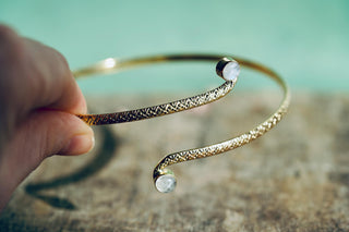 Brass Moonstone Arm Cuff Bracelet – Textured Gold Upper Arm Bracelet, Boho Goddess Jewellery, Adjustable Statement Arm Band, Festival