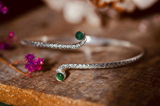 Silver Arm Cuff Bracelet Green Stone – Textured Silver Upper Arm Bracelet, Boho Goddess Jewellery, Adjustable Statement Arm Band, Festival