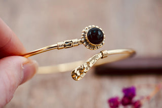 Black Onyx Brass Bangle - Hammered Bracelet – Boho Cuff with Black Gemstone – Adjustable Statement Jewellery Gift for Her