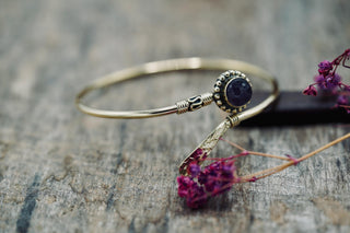 Black Onyx Brass Bangle - Hammered Bracelet – Boho Cuff with Black Gemstone – Adjustable Statement Jewellery Gift for Her