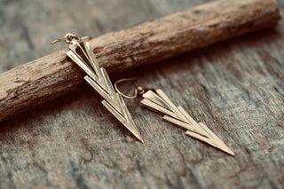 Art Deco Lightning Bolt Dangle Earrings – Minimalist Geometric Drop Earrings in Gold Tone