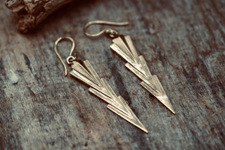 Art Deco Lightning Bolt Dangle Earrings – Minimalist Geometric Drop Earrings in Gold Tone