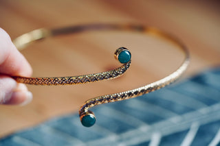 Brass Arm Cuff Bracelet Green Onyx Stone – Textured Golden Upper Arm Bracelet, Boho Goddess Jewellery, Adjustable Statement Arm Band