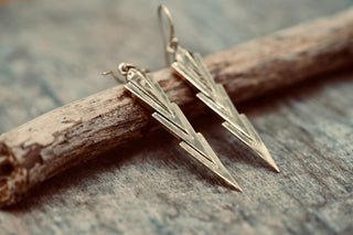 Art Deco Lightning Bolt Dangle Earrings – Minimalist Geometric Drop Earrings in Gold Tone