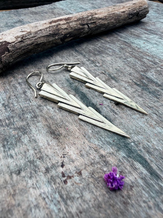 Art Deco Lightning Bolt Dangle Earrings – Minimalist Geometric Drop Earrings in Gold Tone