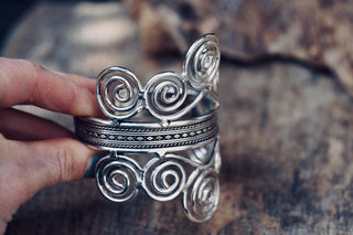 Boho Silver Cuff Bracelet – Adjustable Spiral Arm Cuff – Goddess Statement Bracelet – Tribal Bohemian Jewellery – Festival Wrist Cuff